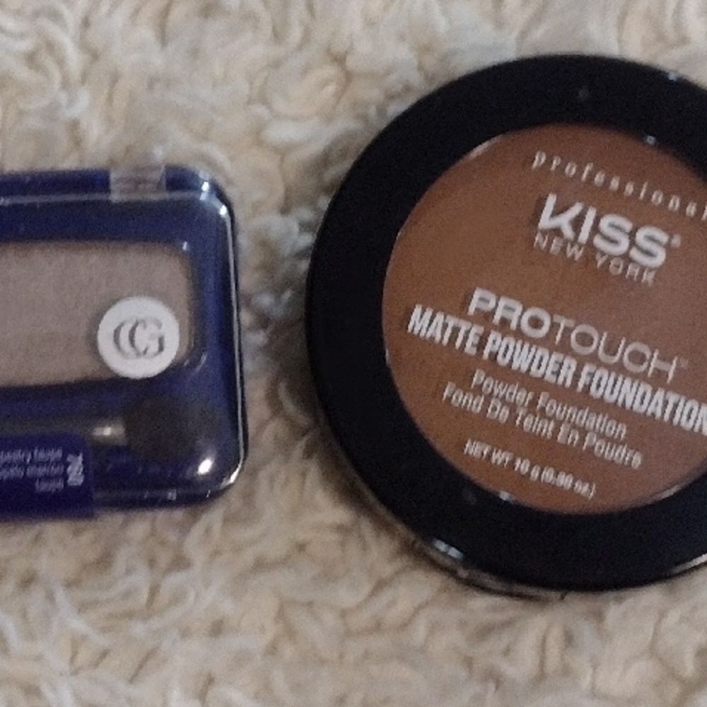 ProTouch Matte Powder Foundation - Beige